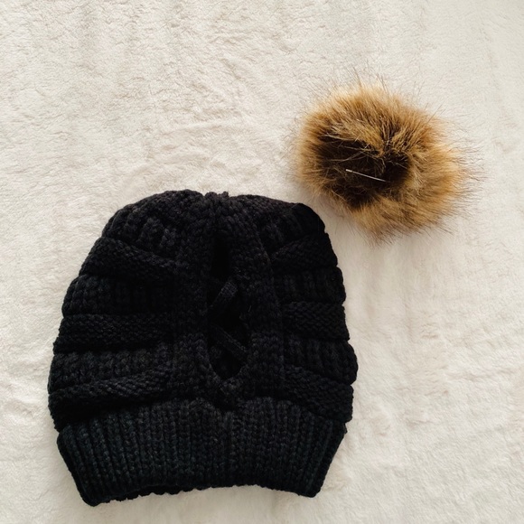 4 in 1 | Messy Bun Toque/ Beanie w/ Fur Pompom - Picture 4 of 7